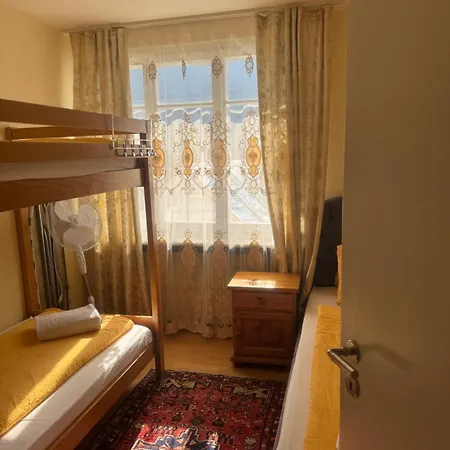 Bahnhof West Apartman *